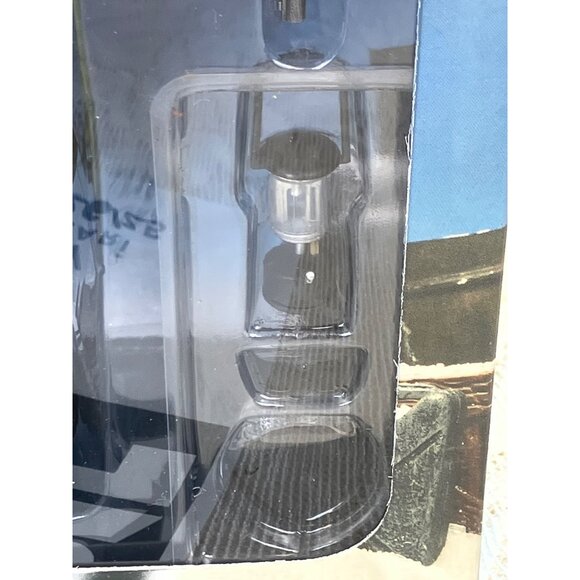 NECA The Thing Ultimate MacReady Action Figure Outpost 31 New With Box Defects - Picture 13 of 16